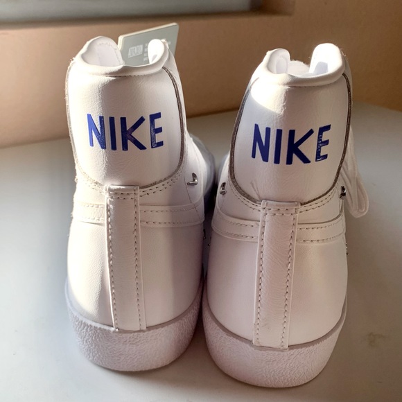 Women’s Blazer Mid ‘77 SE ‘Sisterhood White Metallic Silver’ - Picture 3 of 9